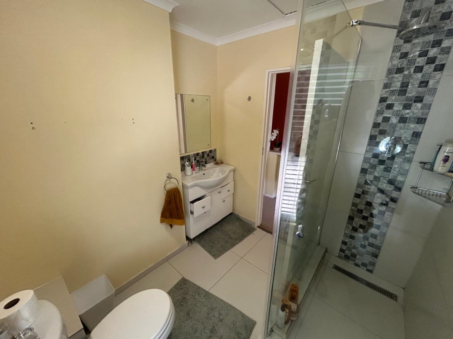 To Let 2 Bedroom Property for Rent in Claremont Western Cape